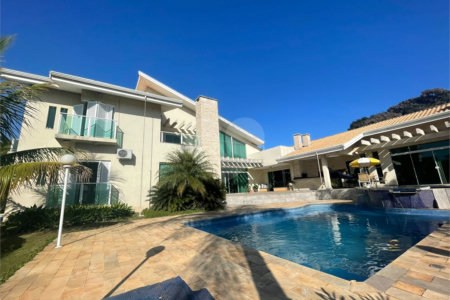 Casa à venda com 4 suítes no condomínio Haras Paineiras, Salto - SP