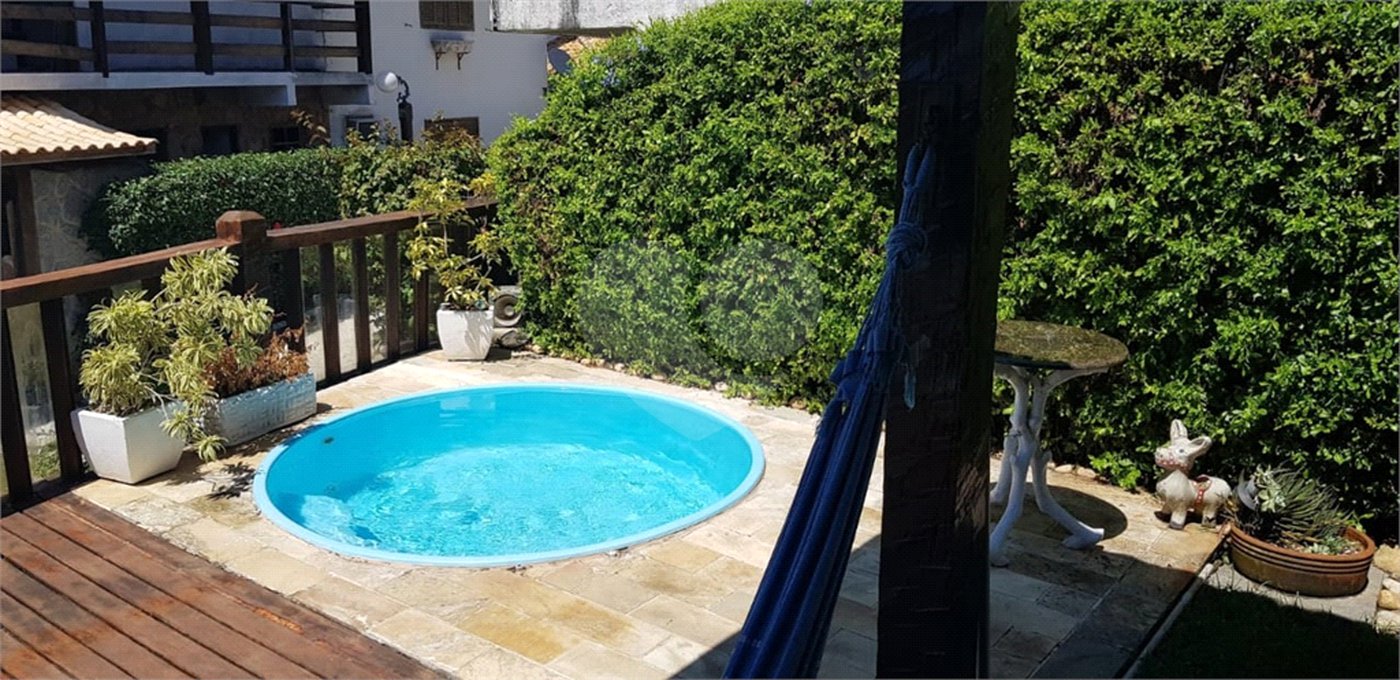 Casa em condomínio à venda com 3 quartos, sendo 2 suítes,  em Alto de Búzios, Armação dos Búzios, RJ