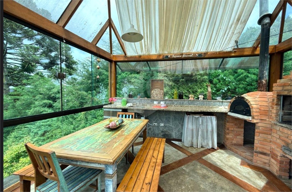 Casa à venda com 4 suítes em Vila Natal, Campos do Jordão, SP