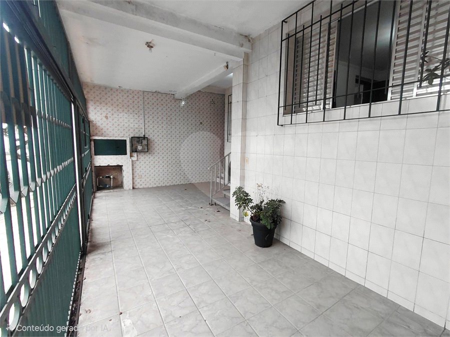 Sobrado à venda com 3 quartos, sendo 1 suíte, em Vila Constança, São Paulo, SP