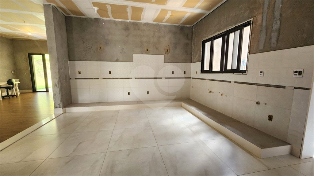 Casa à venda com 3 suítes no condomínio Residencial Jardim Primavera, Louveira - SP