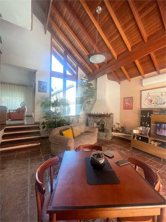 Casa à venda com 3 quartos, sendo 2 suítes,  em Vila Oliveira, Mogi das Cruzes, SP