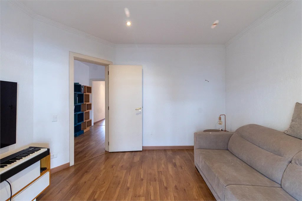 Casa à venda com 4 quartos, sendo 2 suítes, no condomínio Vila das Flores, São Paulo - SP