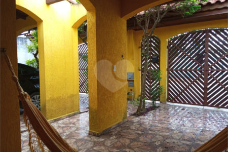 Casa à venda com 4 quartos, sendo 1 suíte,  em Vila Bela Flor, Mogi das Cruzes, SP