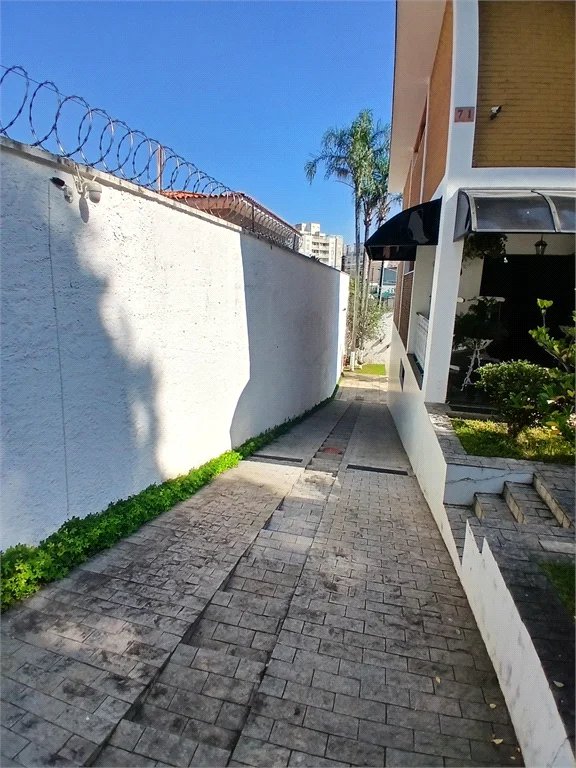 Sobrado à venda com 4 quartos, sendo 2 suítes,  em Jardim Leonor, São Paulo, SP