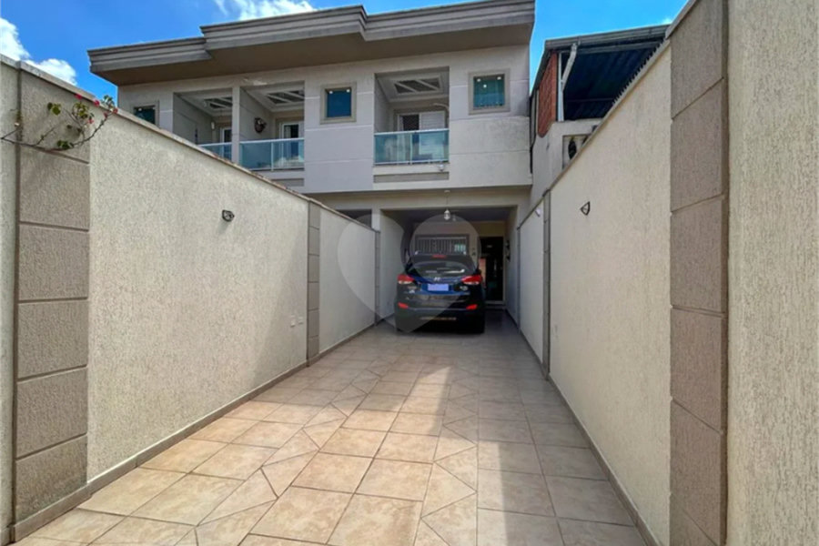 Sobrado à venda com 3 quartos, sendo 1 suíte, em Vila Mangalot, São Paulo, SP
