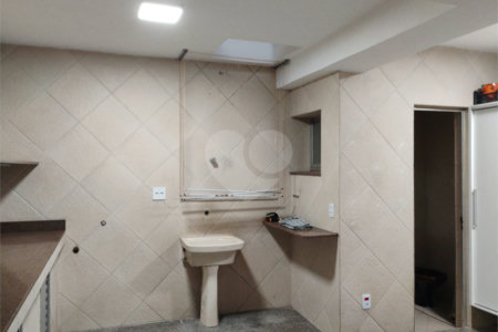 Sobrado à venda com 3 quartos, sendo 1 suíte, em Vila Paulista, São Paulo, SP