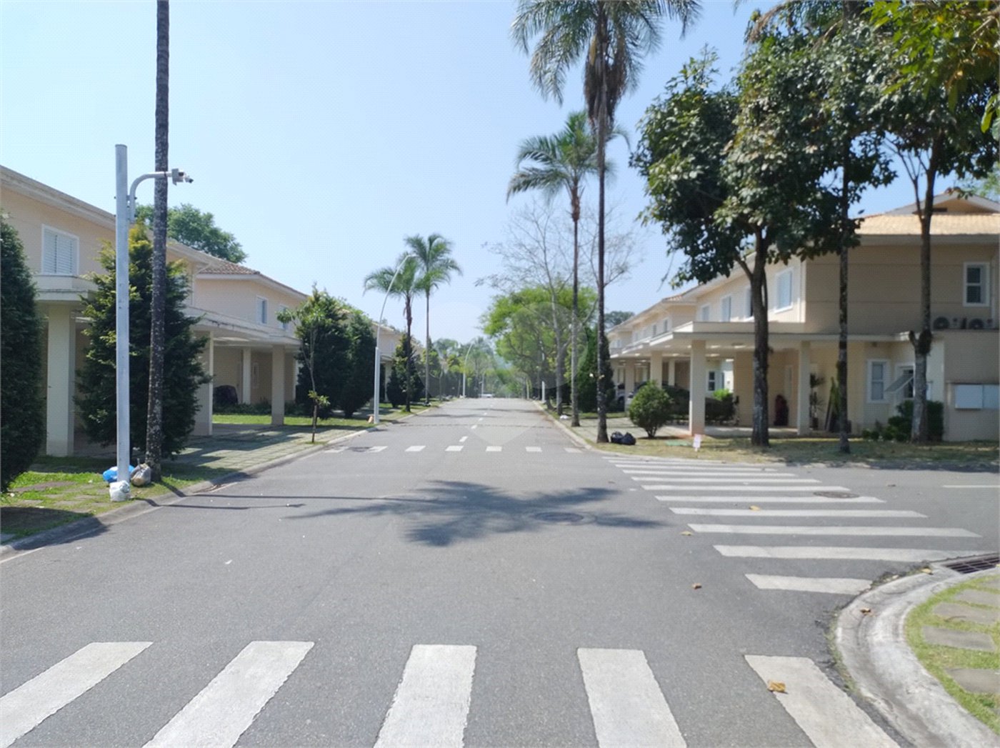 Casa à venda com 4 quartos, sendo 2 suítes,  no condomínio Aromaz, São Bernardo do Campo - SP