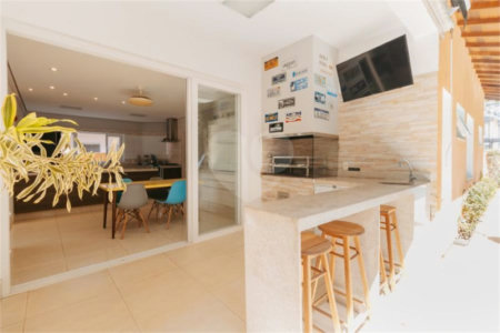 Casa à venda com 5 quartos, sendo 4 suítes, no condomínio Figueira Garden, Atibaia - SP