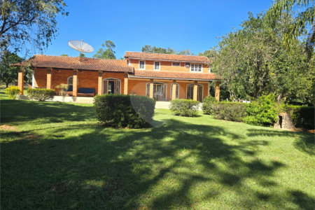 Chácara à venda com 4 quartos, sendo 1 suíte, em Cercadinho, Alambari, SP
