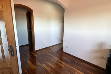 Sobrado à venda com 4 quartos, sendo 1 suíte,  em Jardim Santa Rosa, Araraquara, SP