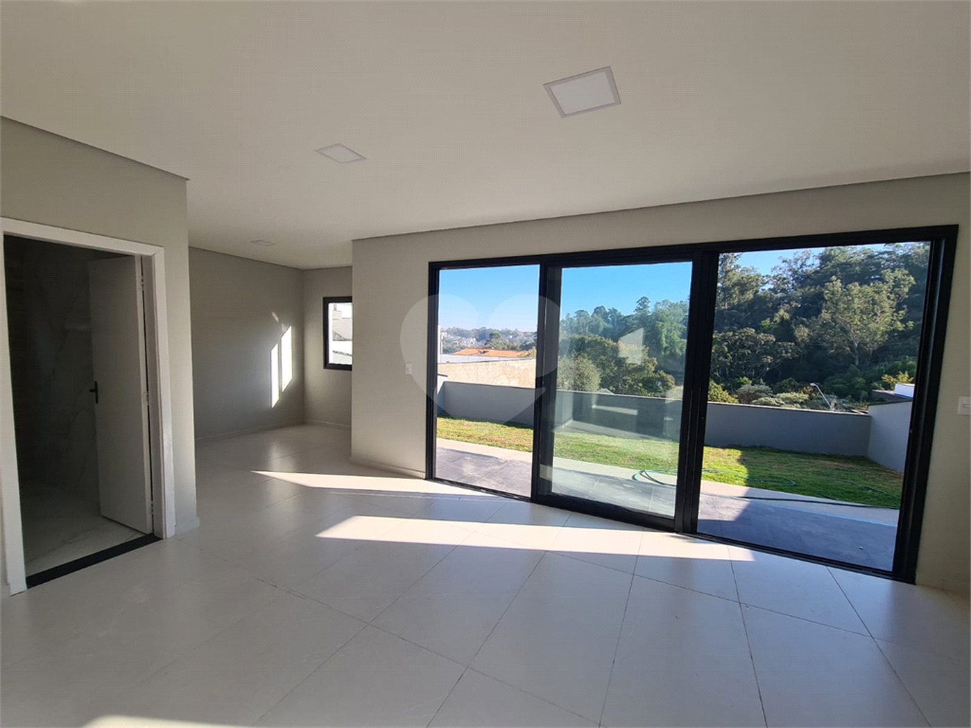 Casa à venda com 3 suítes no condomínio Reserva dos Jatobás, Louveira - SP