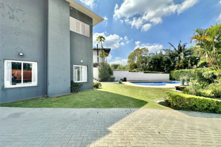 Casa à venda com 4 quartos, sendo 2 suítes,  no condomínio Granja Vianna II, Cotia - SP