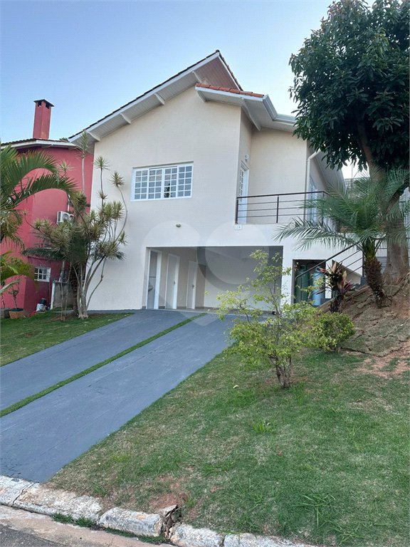 Casa à venda com 4 quartos, sendo 1 suíte,  no condomínio Jardim das Acácias, Cotia - SP