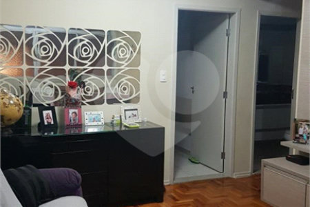 Apartamento à venda com 3 quartos, sendo 1 suíte, em Aclimação, São Paulo, SP