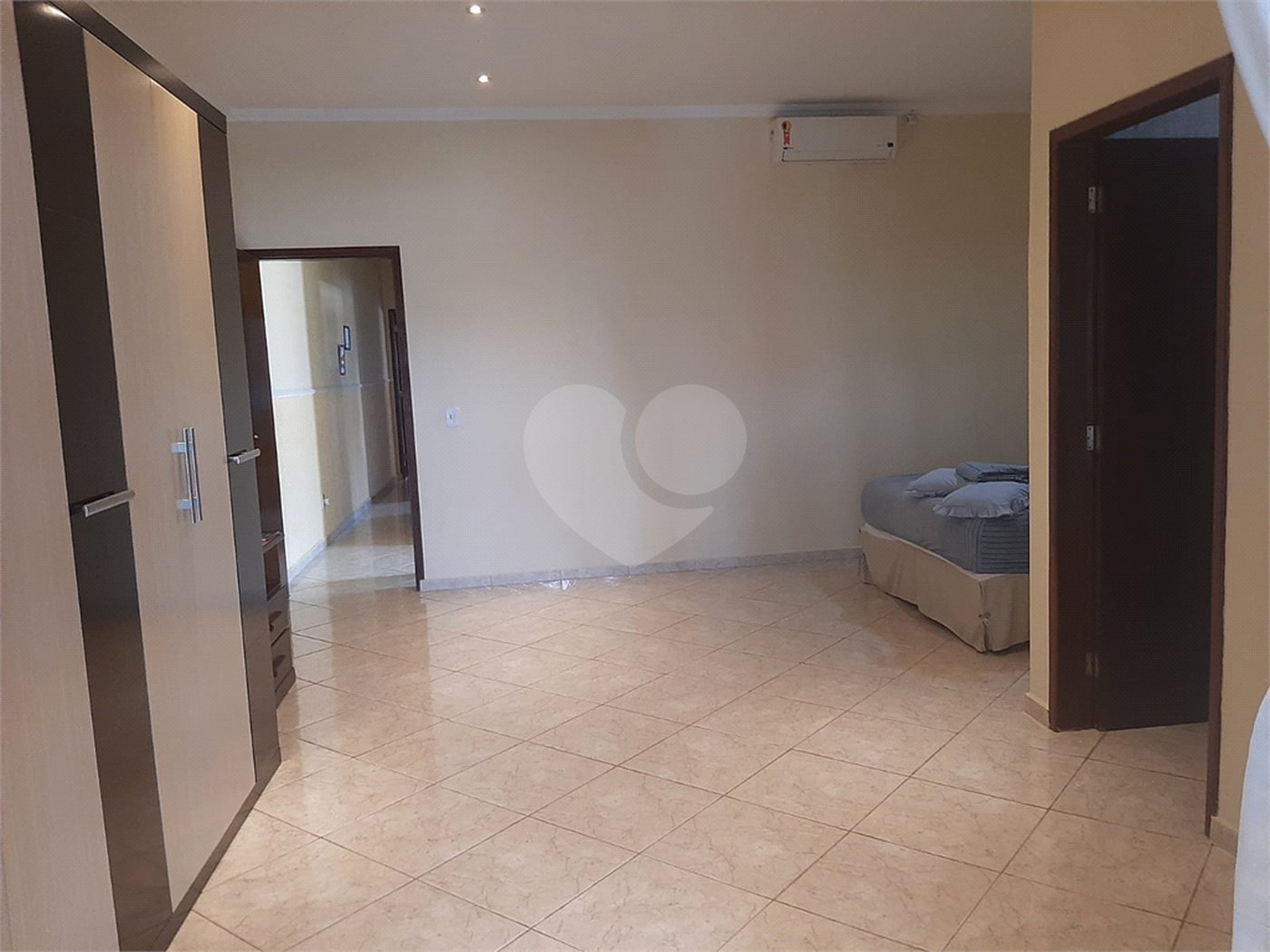 Casa à venda com 3 quartos, sendo 1 suíte,  em Residencial Colinas, Mogi das Cruzes, SP