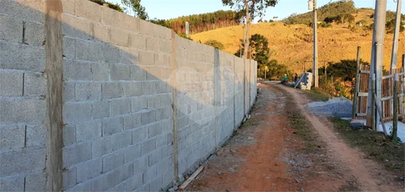 Chácara à venda com 3 quartos, sendo 1 suíte, no Centro, Paraibuna, SP