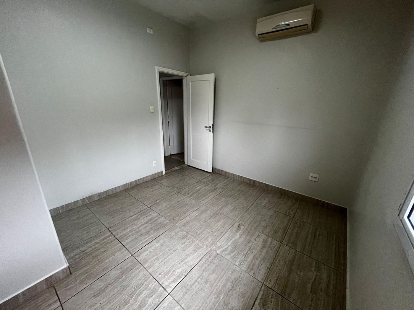 Sobrado com 3 dormitórios à venda, 152 m² por R$ 1.700.000,00 - Embaré - Santos/SP