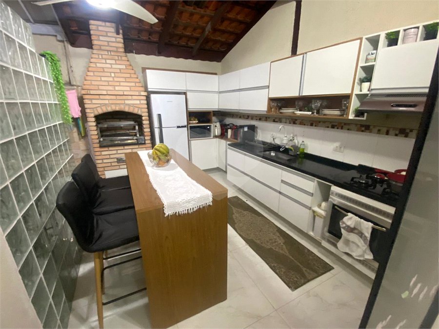 Casa à venda com 3 quartos, sendo 1 suíte, no condomínio Village Millano, Mogi das Cruzes - SP