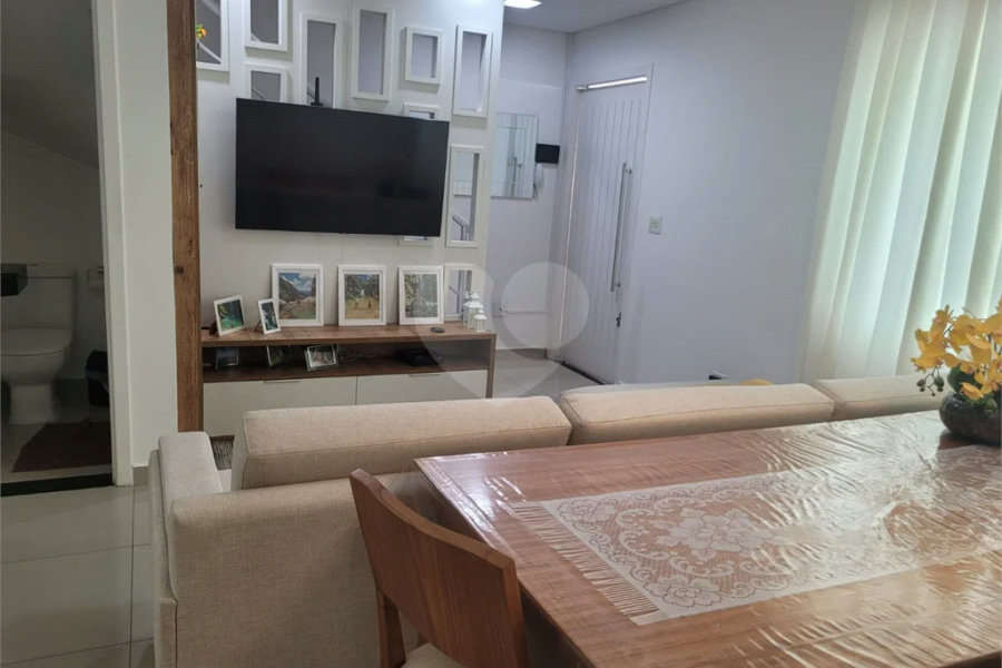 Casa à venda com 3 quartos, sendo 1 suíte, no condomínio Residencial Isabel, São Paulo - SP