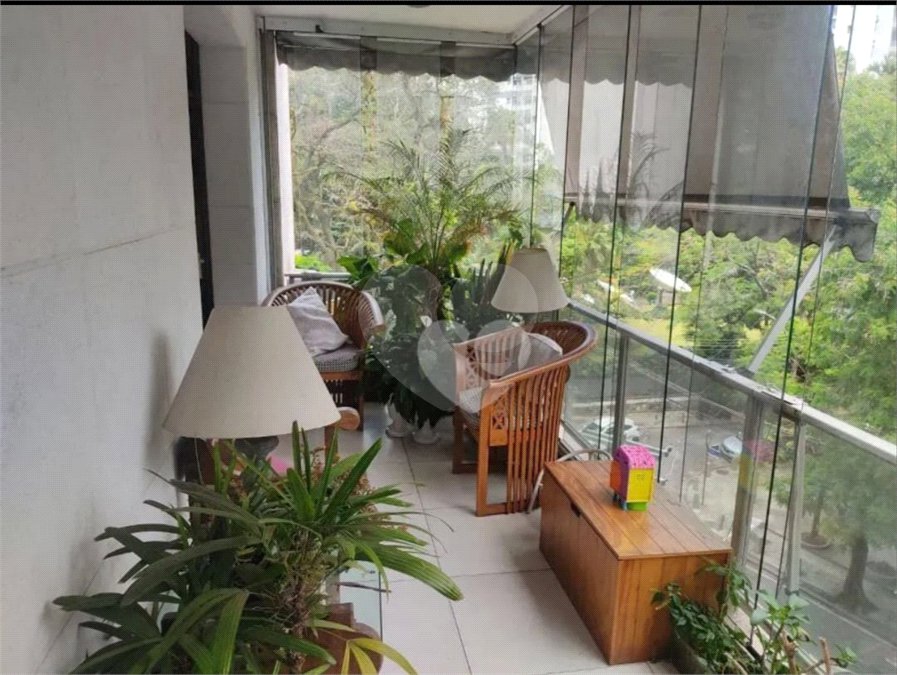 Apartamento à venda com 4 quartos, sendo 2 suítes, em Cosme Velho, Rio de Janeiro, RJ