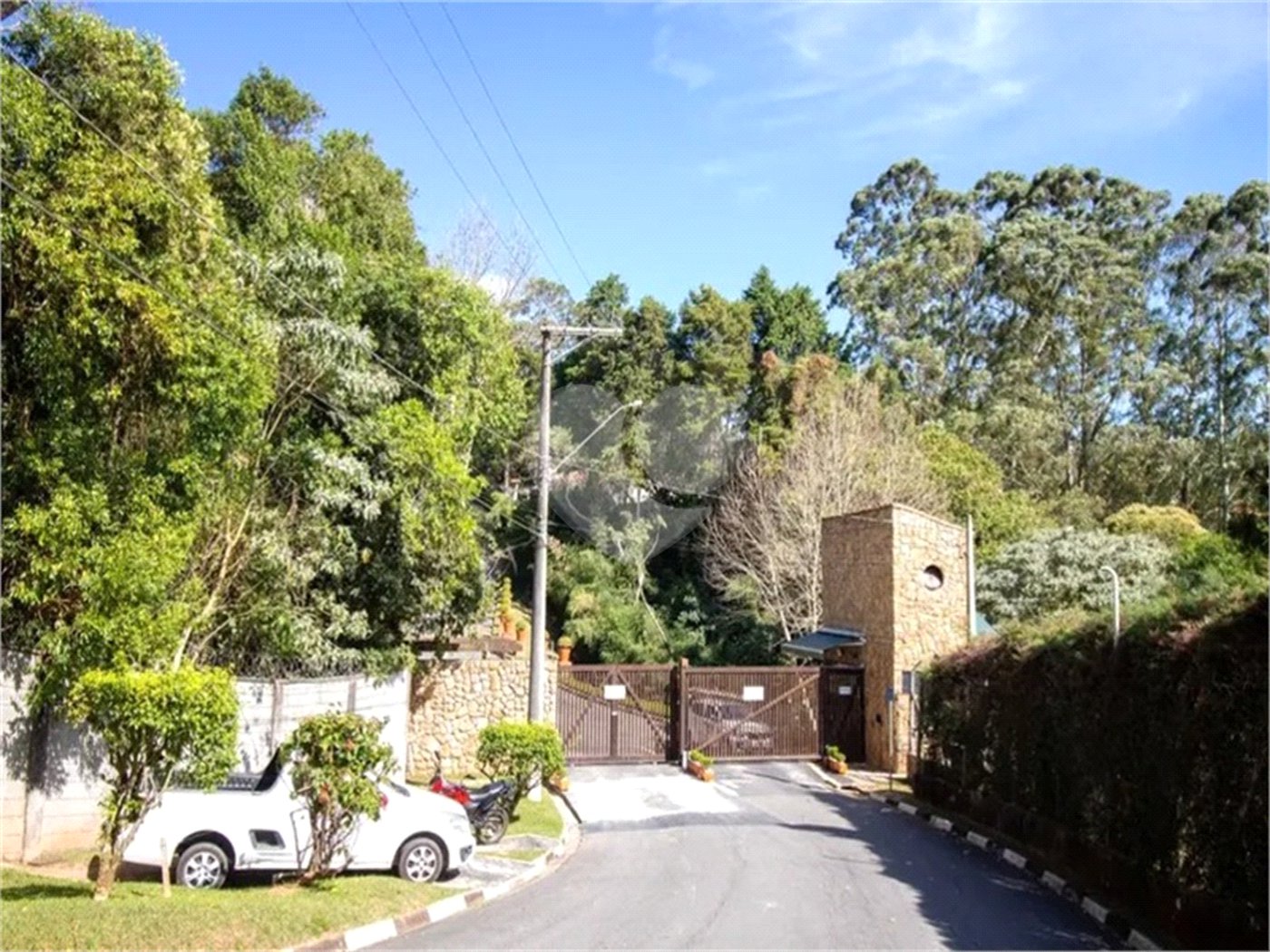 Casa à venda com 3 quartos, sendo 2 suítes, no condomínio Altos de São Roque, São Roque - SP