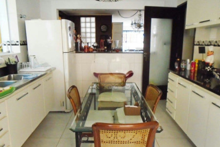Casa à venda com 5 quartos, sendo 2 suítes, em Jardim Prudência, São Paulo, SP