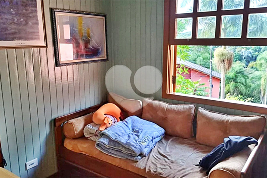 Casa à venda com 6 quartos, sendo 2 suítes, no condomínio Associação Reserva das Hortênsias, Mairiporã - SP