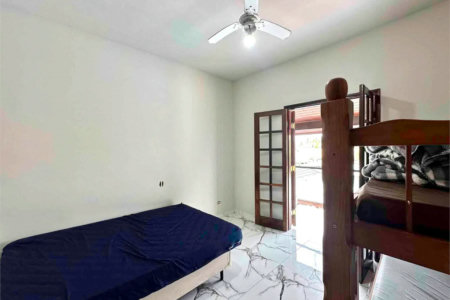 Sobrado à venda com 5 quartos, sendo 3 suítes, em Cidade Nova Peruíbe, Peruíbe, SP