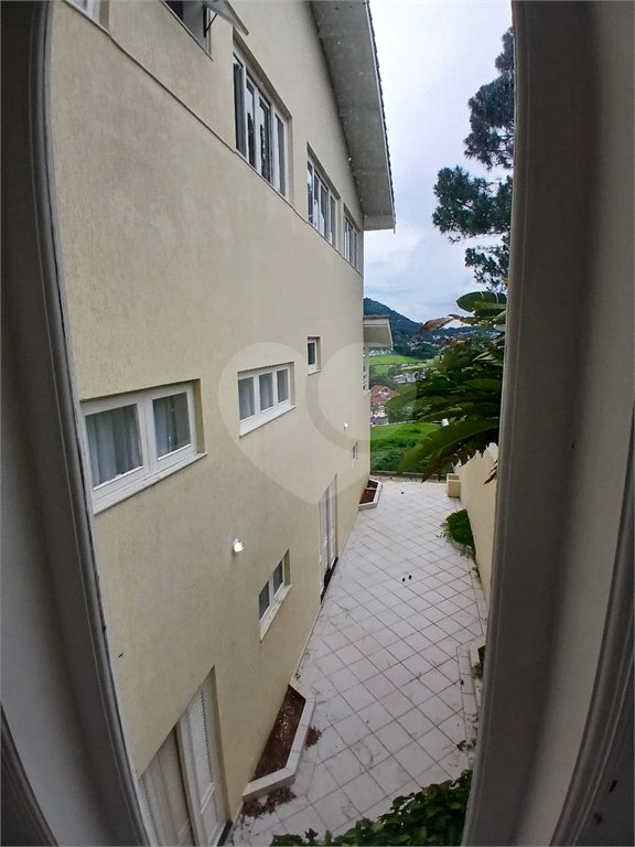 Casa à venda com 4 quartos, sendo 2 suítes, no condomínio Flamboyant, Atibaia - SP