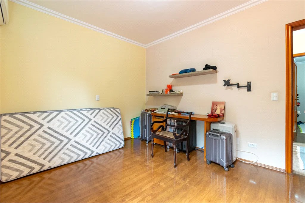 Casa à venda com 3 quartos, sendo 1 suíte,  em Vila Cordeiro, São Paulo, SP