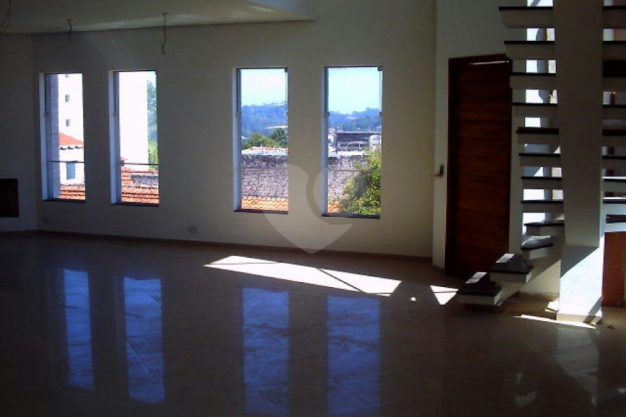 Sobrado à venda com 3 quartos, sendo 1 suíte, em Vila Irmãos Arnoni, São Paulo, SP