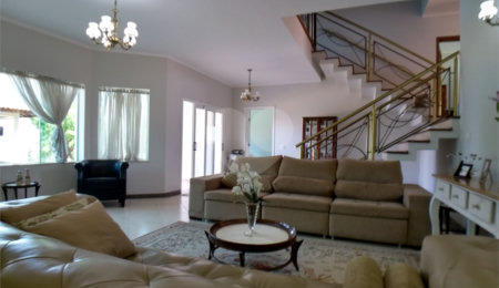 Casa à venda com 3 quartos, sendo 2 suítes,  no condomínio Vila Hípica I, Vinhedo - SP