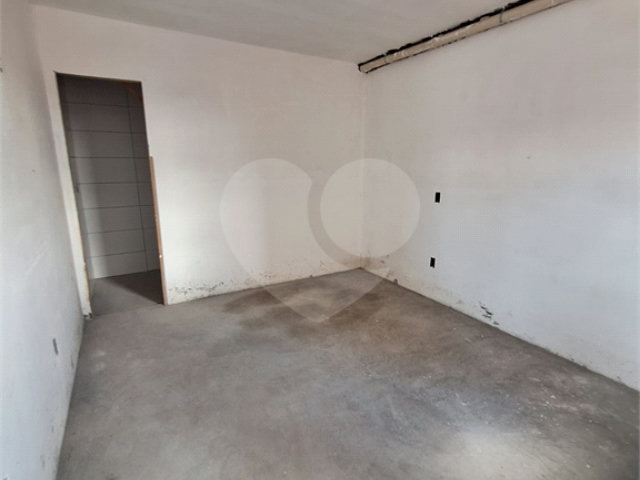 Casa à venda com 2 quartos no condomínio Ângelo Calandrino, São Paulo - SP