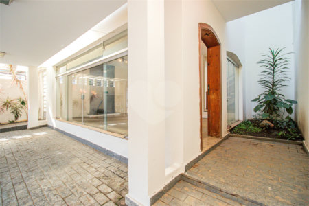 Sobrado à venda com 4 quartos, sendo 1 suíte, em Alto da Boa Vista, São Paulo, SP