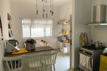 Sobrado à venda com 4 quartos, sendo 1 suíte, em Jardim Prudência, São Paulo, SP