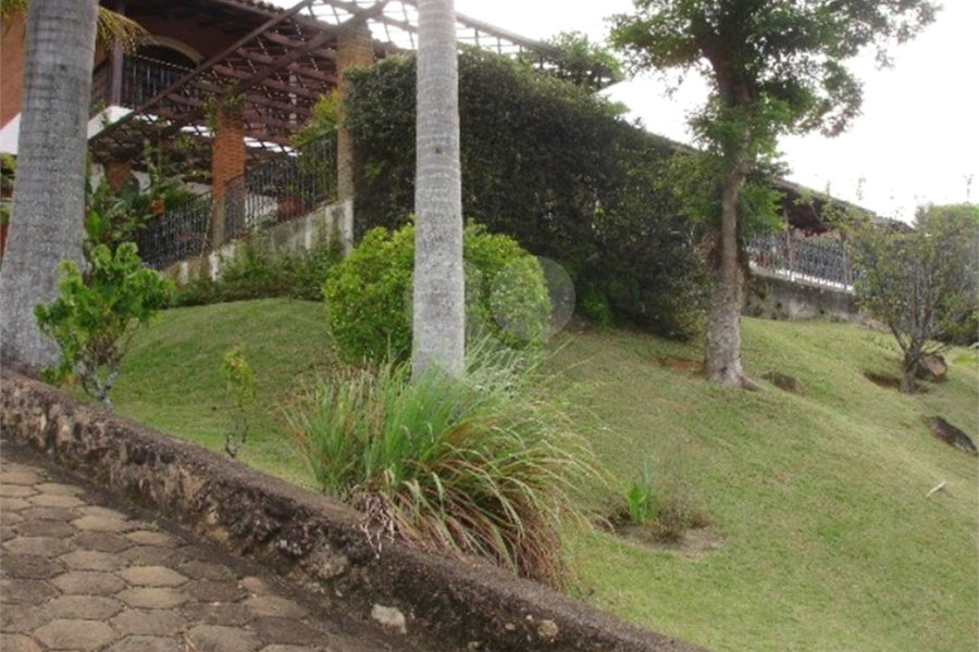 Chácara à venda com 6 quartos, sendo 2 suítes, no Centro, Serra Negra, SP