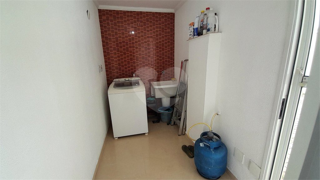 Casa à venda com 3 quartos, sendo 1 suíte, no condomínio Residencial Jardins, São Bernardo do Campo - SP