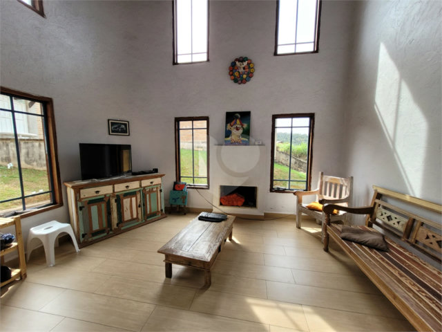 Casa à venda com 3 quartos, sendo 1 suíte,  no condomínio Sausalito, Mairiporã - SP
