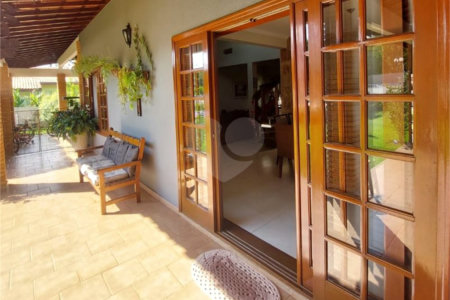 Casa à venda com 4 quartos, sendo 2 suítes, no condomínio Vivendas do Lago, Sorocaba - SP