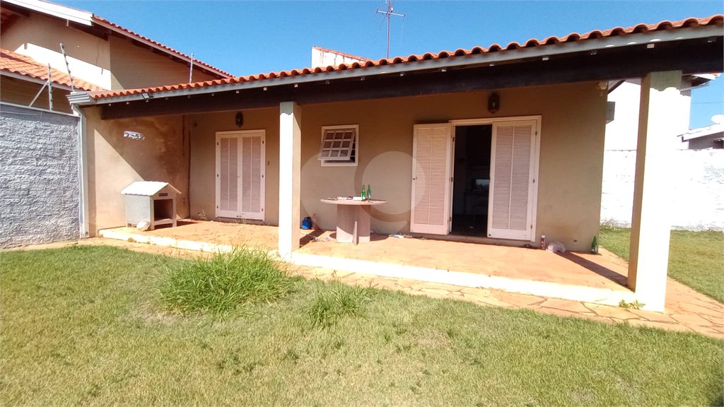 Casa à venda com 2 suítes em Vila Nastri, Itapetininga, SP
