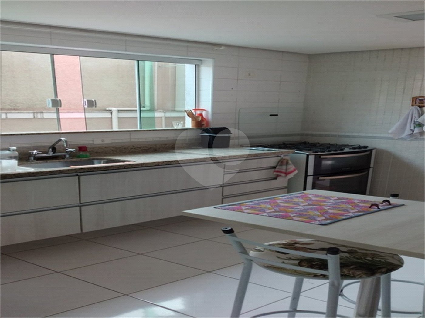 Casa à venda com 3 quartos, sendo 2 suítes, no condomínio Villa's Residencial, São Paulo - SP