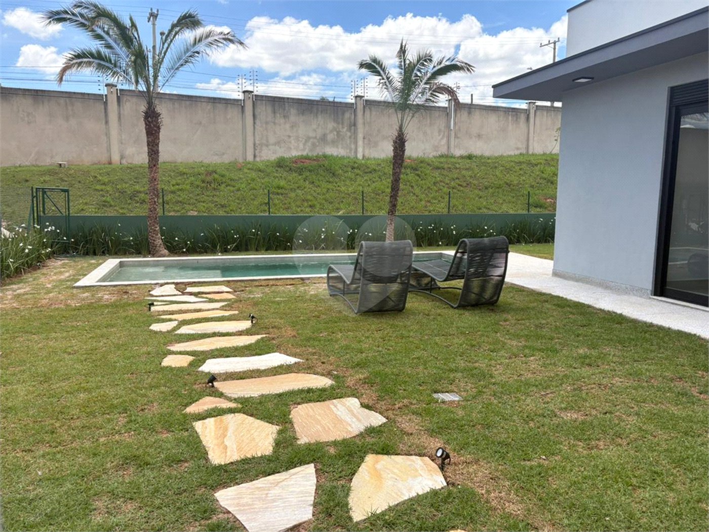 Casa à venda com 4 suítes no condomínio Portal dos Bandeirantes, Salto - SP