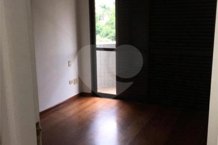 Apartamento à venda com 4 quartos, sendo 2 suítes,  em Vila Andrade, São Paulo, SP