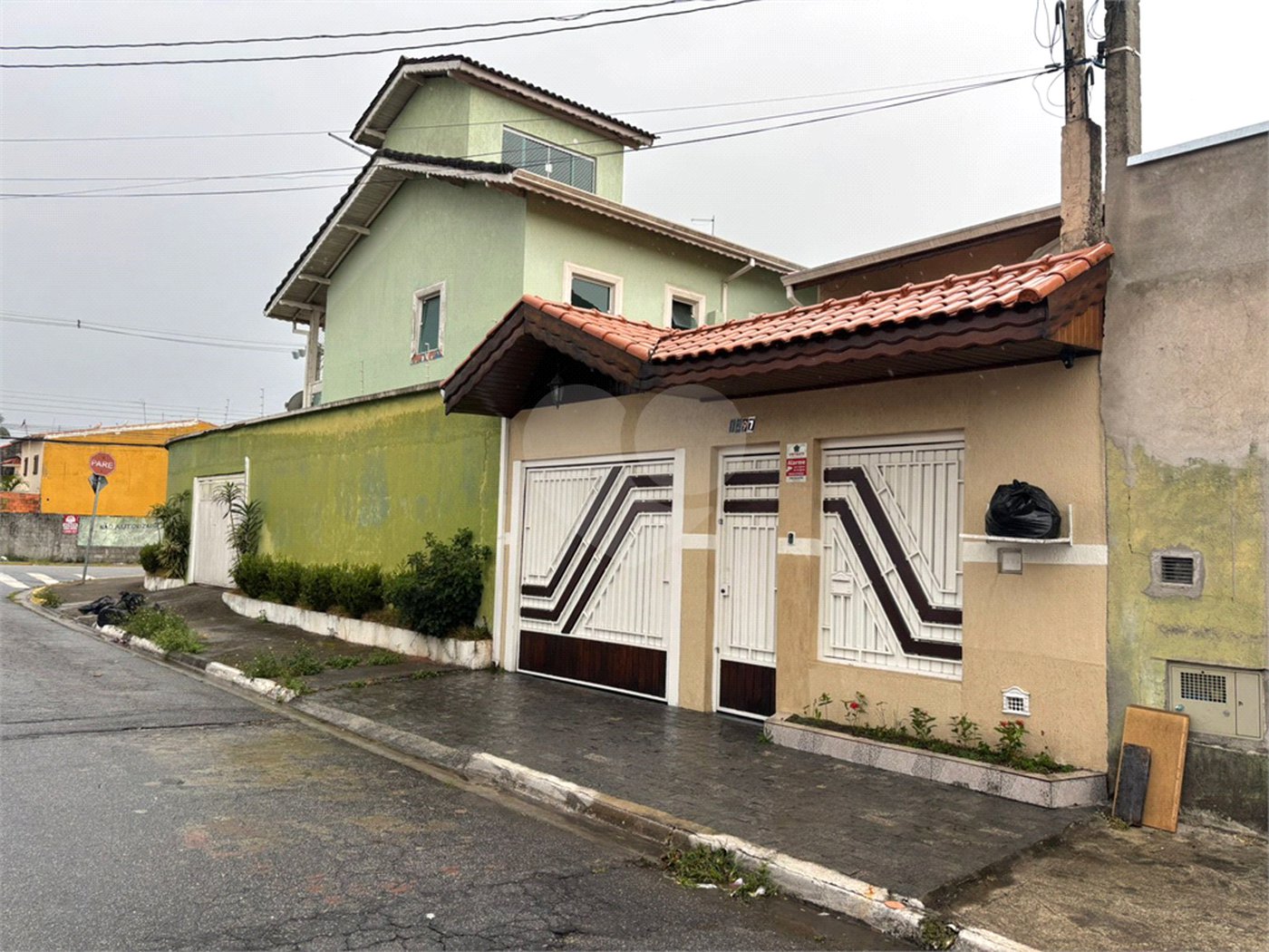 Sobrado à venda com 3 suítes em Jardim Imperador, Suzano, SP
