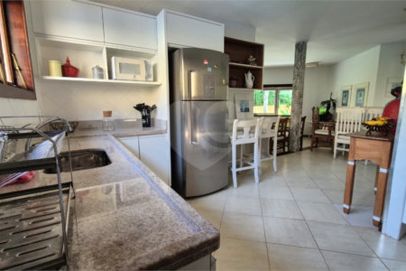 Casa à venda com 5 quartos, sendo 4 suítes,  em Geribá, Armação dos Búzios, RJ