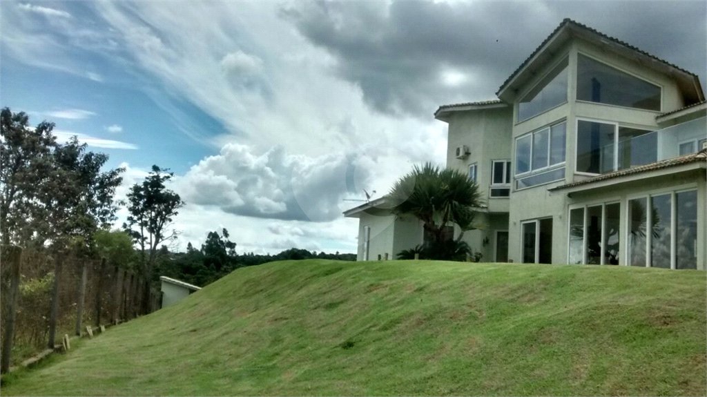 Casa à venda com 4 quartos, sendo 2 suítes, em Pinhal, Jarinu, SP