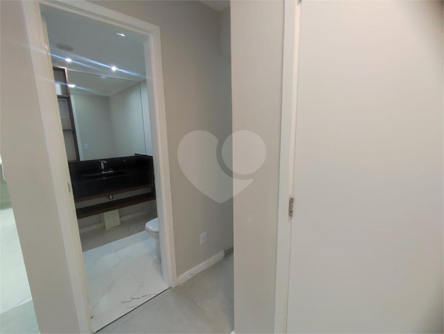 Apartamento à venda com 3 quartos, sendo 2 suítes,  em Jardim Arpoador, São Paulo, SP
