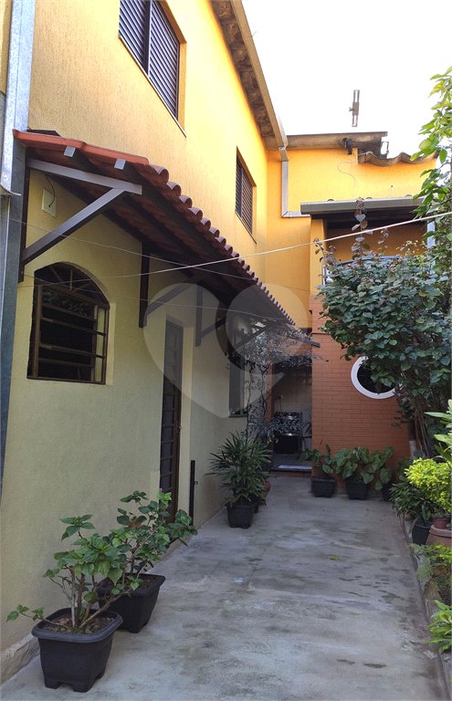 Casa à venda com 4 quartos, sendo 1 suíte, no condomínio Travessa Jacob,38, São Paulo - SP