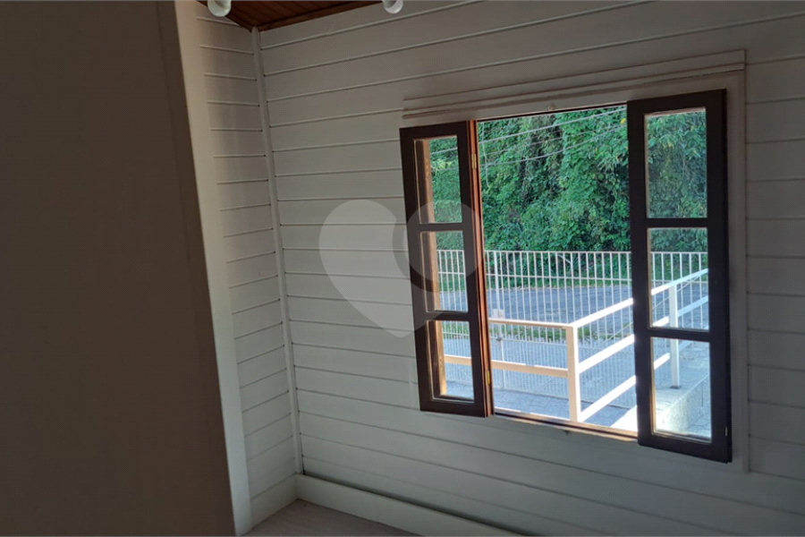 Casa à venda com 3 quartos, sendo 1 suíte, no condomínio Alpes da Cantareira, Mairiporã - SP